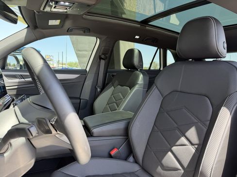 Used 2024 Volkswagen Atlas Cross Sport SE w/ Panoramic Sunroof Package AWD/4WD image 35