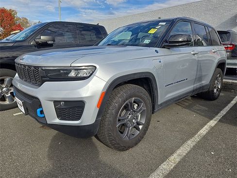 Used 2024 Jeep Grand Cherokee Trailhawk image 3