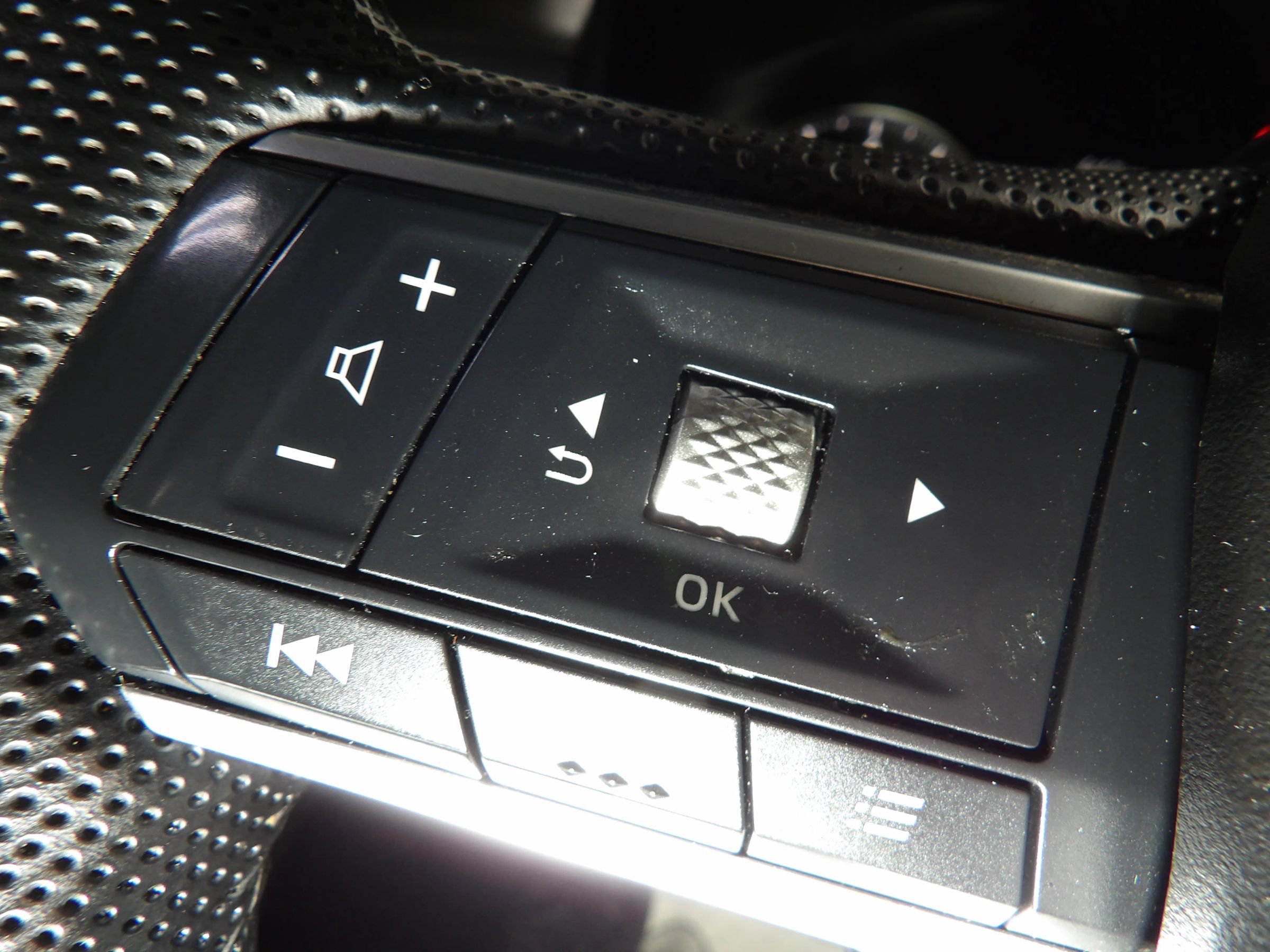 Used 2023 Mitsubishi Outlander ES AWD/4WD image 22