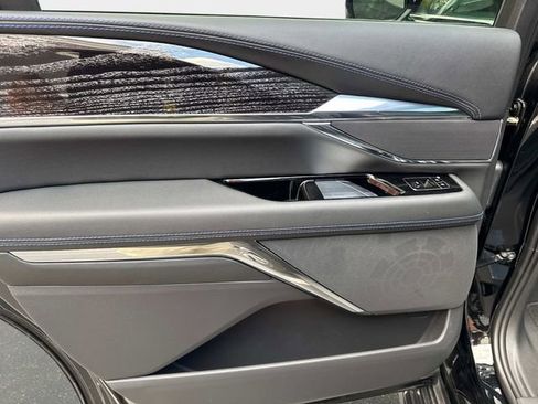 New 2025 Cadillac Escalade IQ Luxury 1 w/ Smart Trailering package image 12