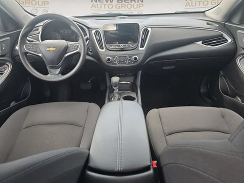 Used 2025 Chevrolet Malibu LT FWD image 10