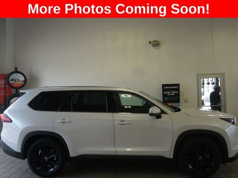 Used 2024 Toyota Grand Highlander AWD image 2