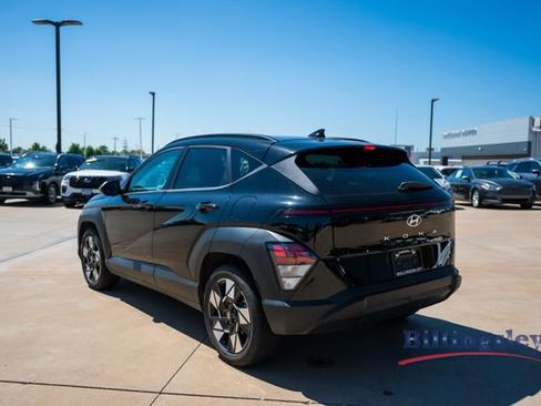 Used 2025 Hyundai Kona SEL FWD image 3