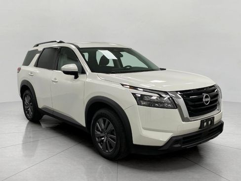 Used 2025 Nissan Pathfinder SV image 1