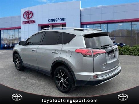 Used 2016 Toyota RAV4 SE image 3