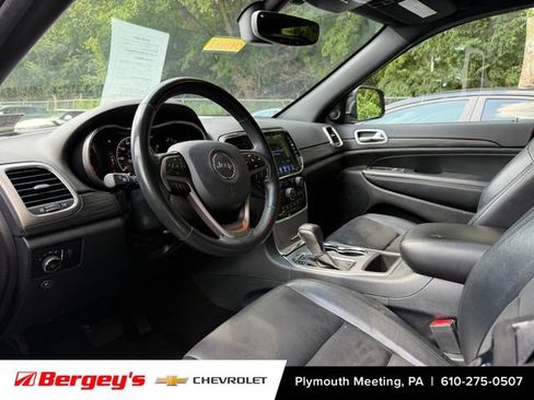 Used 2019 Jeep Grand Cherokee Altitude AWD/4WD image 9