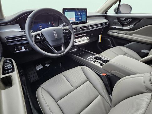 New 2026 Lincoln Corsair Premiere image 17