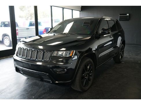 Used 2019 Jeep Grand Cherokee Altitude RWD image 3