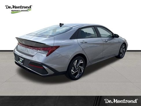 New 2025 Hyundai Elantra SEL FWD image 5