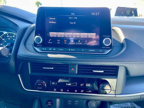 Used 2024 Nissan Rogue SV image 15