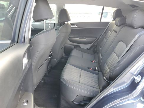 Used 2020 Kia Sportage LX image 11