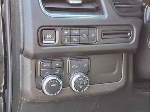 Used 2022 GMC Yukon XL SLT w/ SLT Luxury Package image 17