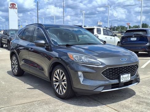Used 2020 Ford Escape Titanium FWD image 4