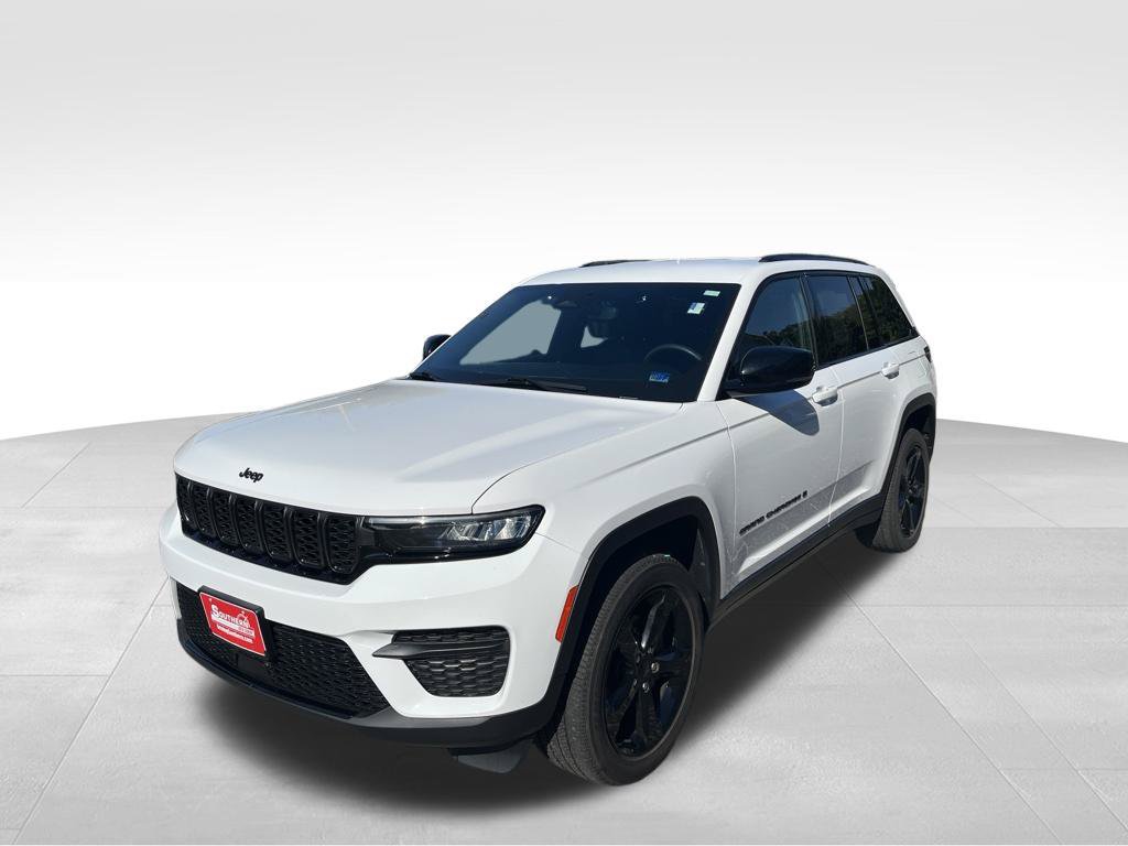 Used 2023 Jeep Grand Cherokee Altitude AWD/4WD image 46