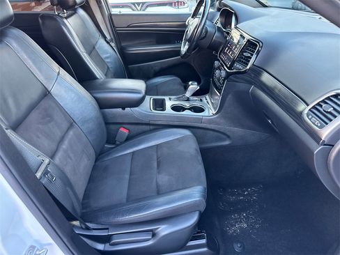 Used 2020 Jeep Grand Cherokee Altitude image 16