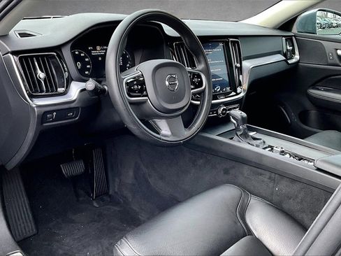 Used 2020 Volvo V60 T5 Cross Country image 16