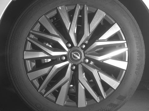 Used 2025 Nissan Altima 2.5 SV FWD image 12