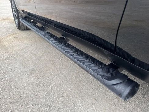 Used 2025 Chevrolet Suburban Z71 AWD/4WD image 12