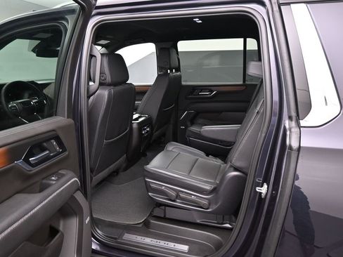 Used 2025 GMC Yukon XL Denali image 23