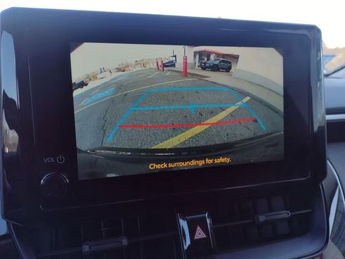 Used 2025 Toyota Corolla LE image 19