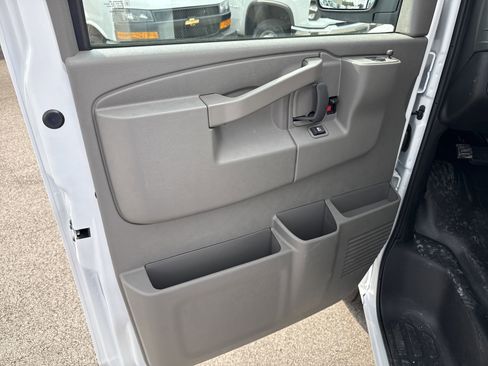 New 2025 Chevrolet Express 3500 LS image 9
