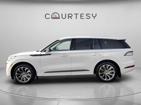 Used 2022 Lincoln Aviator Grand Touring w/ Equipment Group 301A image 2