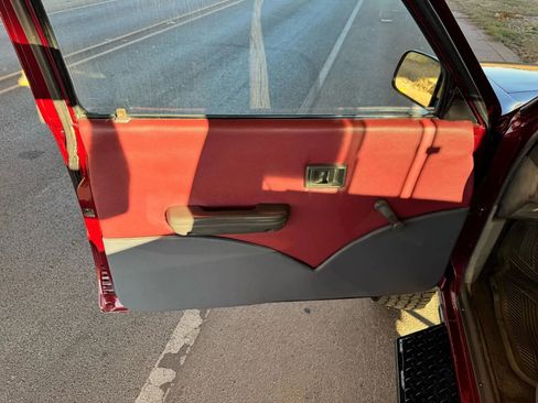 Used 1989 Toyota Pickup Deluxe image 9