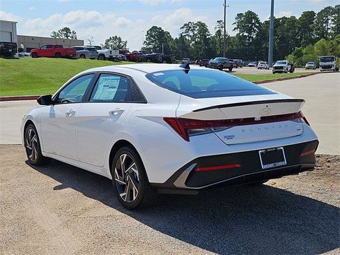 New 2025 Hyundai Elantra SEL image 7