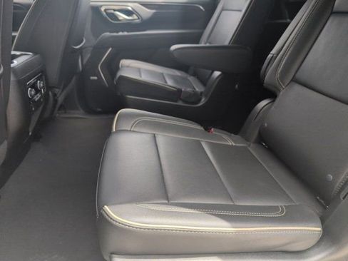 Used 2023 Chevrolet Suburban Premier image 27