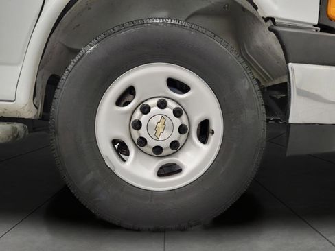 Used 2024 Chevrolet Express 2500 w/ Driver Convenience Package image 3
