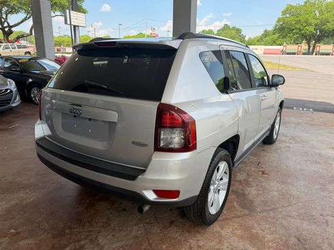 Used 2014 Jeep Compass Latitude FWD image 6