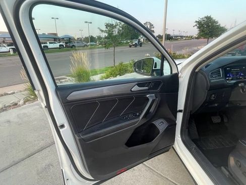 Used 2024 Volkswagen Tiguan SE AWD/4WD image 24