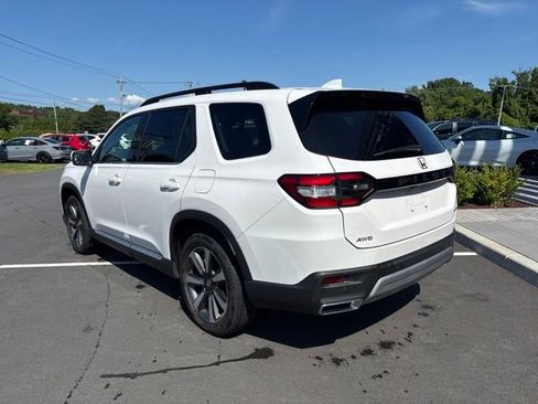Used 2024 Honda Pilot Touring image 9