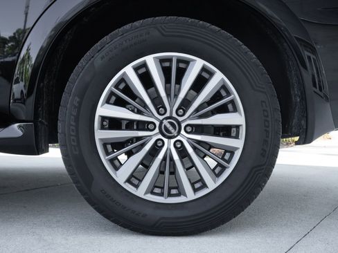 Used 2023 Nissan Armada SL w/ Captain's Chairs Package image 13