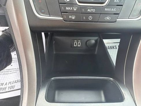 Used 2020 Ford Fusion SE FWD image 22