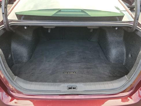 Used 2025 Nissan Altima 2.5 SV FWD image 10