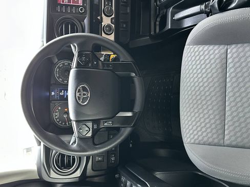 Used 2022 Toyota Tacoma SR AWD/4WD image 31