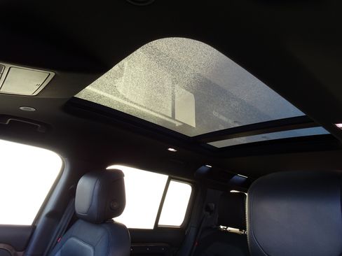 Used 2021 Land Rover Defender 110 X-Dynamic HSE image 10