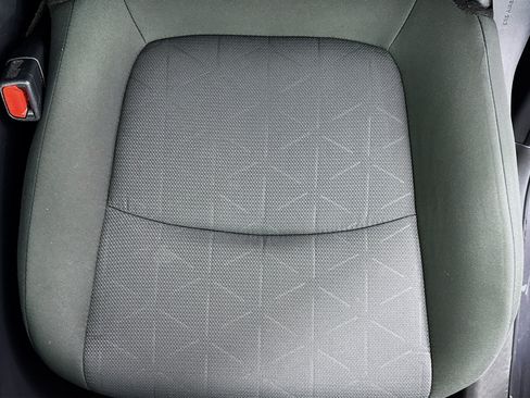 Used 2025 Toyota RAV4 XLE AWD/4WD image 18