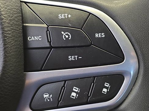 Used 2022 Chrysler Pacifica Touring-L FWD image 26