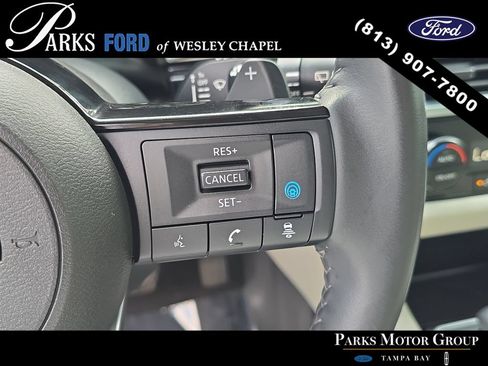 Used 2023 Nissan Pathfinder SL AWD/4WD image 30