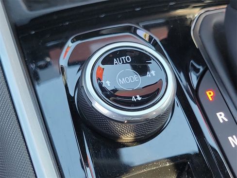 Used 2025 Chevrolet Colorado Z71 w/ Midnight Edition image 13