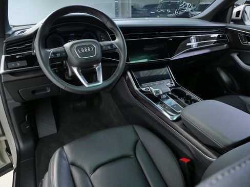 Used 2023 Audi Q8 Premium Plus w/ Premium Plus Package AWD/4WD image 3