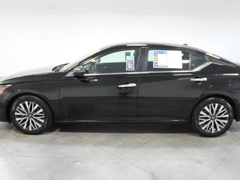 Used 2024 Nissan Altima 2.5 SV image 6