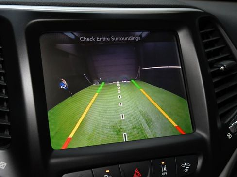 Used 2016 Jeep Cherokee Limited w/ Technology Group AWD/4WD image 46