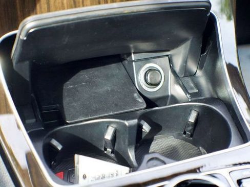 Used 2019 Mercedes-Benz GLC 300 4MATIC image 30