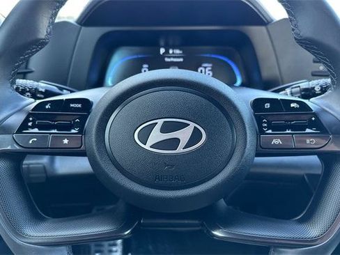 Certified 2025 Hyundai Elantra Sport image 23