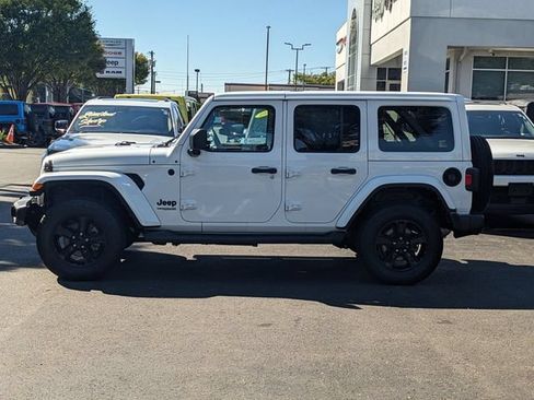 Used 2021 Jeep Wrangler Unlimited Sahara AWD/4WD image 5