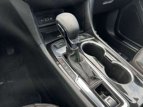 Used 2023 Chevrolet Equinox Premier AWD/4WD image 21