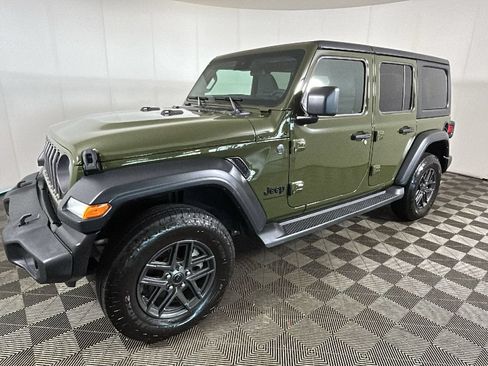 Used 2024 Jeep Wrangler Unlimited Sport AWD/4WD image 8
